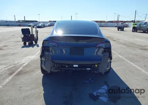 2022 Tesla Model Y Performance Dual Motor All-Wheel Drive z USA, uszkodzony, nr VIN 7SAYGDEF5NF404605